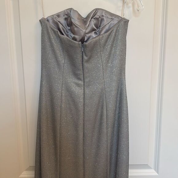 Sherri Hill strapless gown - Picture 5 of 8